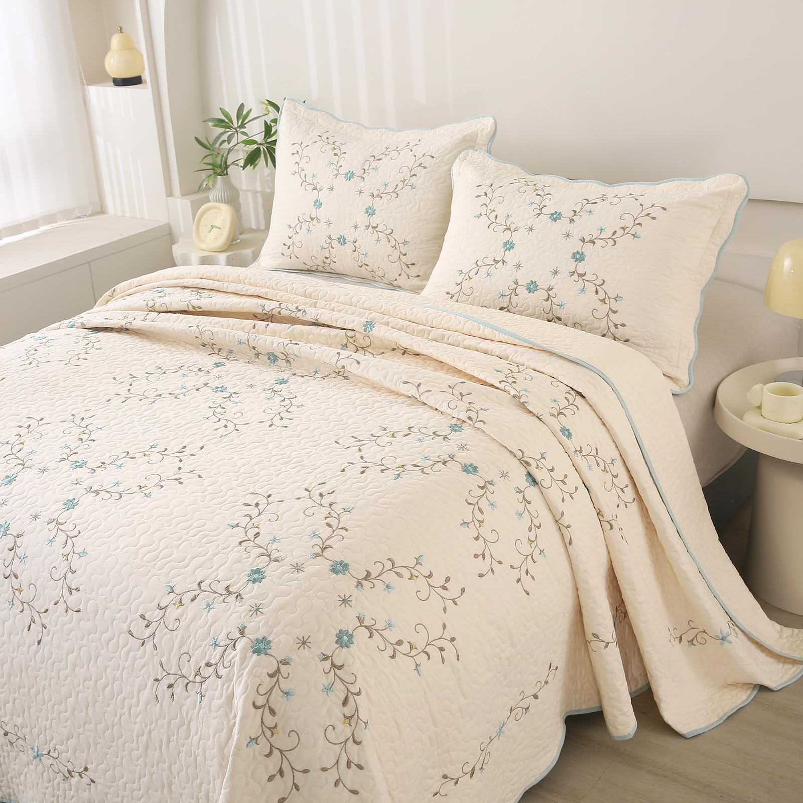 100% Cotton Floral Embroidered Reversible Quilt Set with 2 Pillow Shams